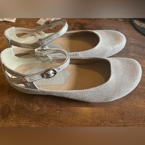 NWOT Earthies - Mary Janes